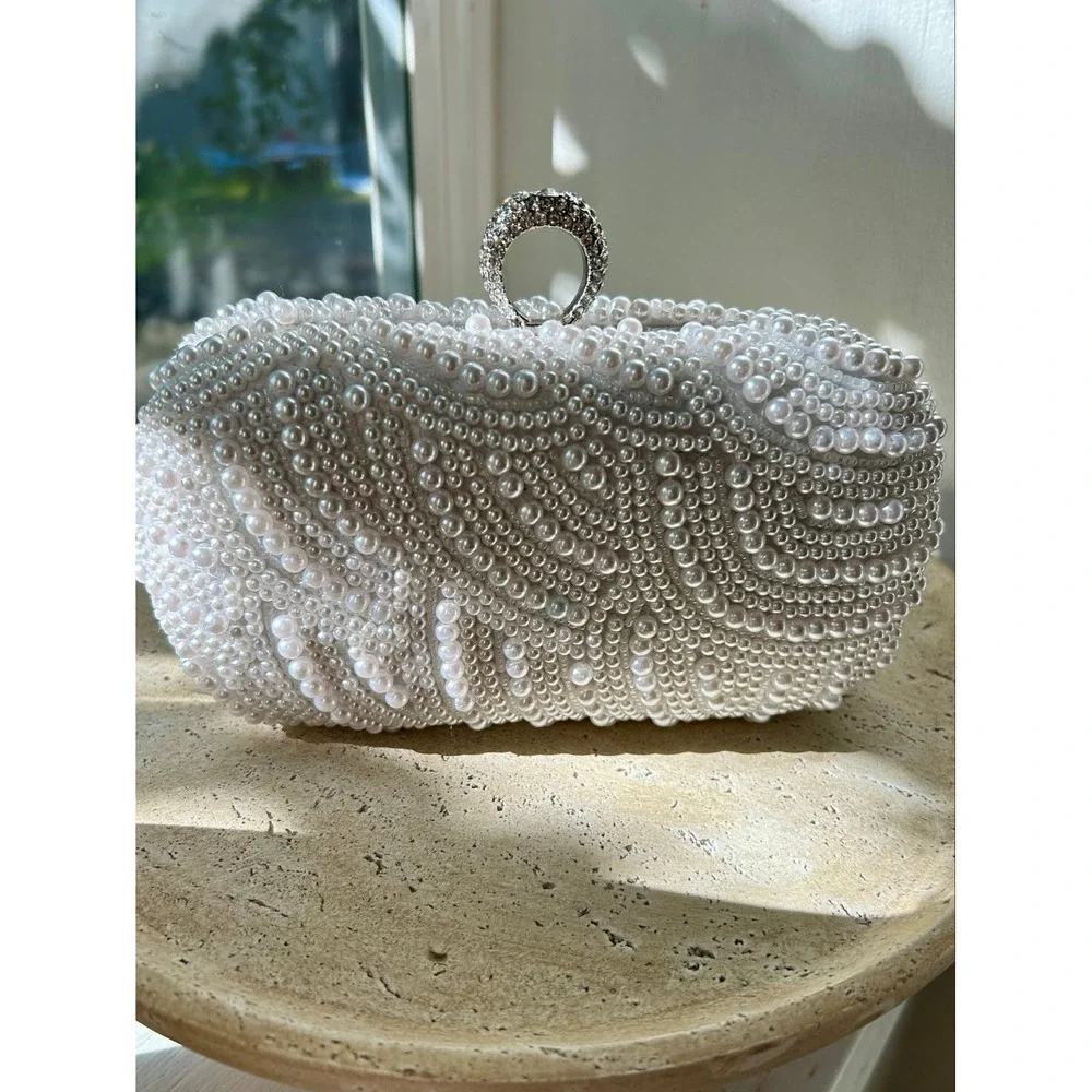 Moonlit Reception Pearl‎ Clutch